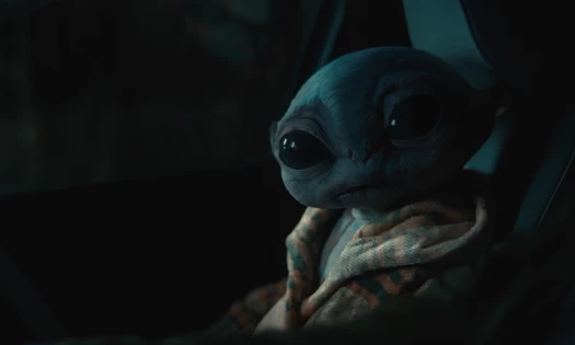 Mike The Alien sitting insde a Citroën ë-C4
