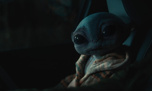 Mike The Alien sitting insde a Citroën ë-C4