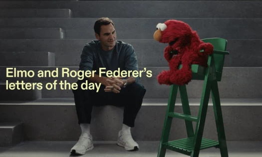 Roger Federer and Elmo have a little chat