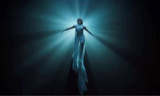 Woman taking Sakara supplements "rising" to symbolize rebirth.