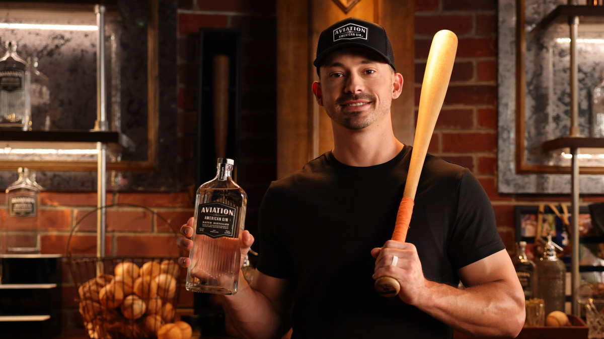 Ryan Reynolds and MLB's Bryan Reynolds Team Up for Aviation Gin Ad