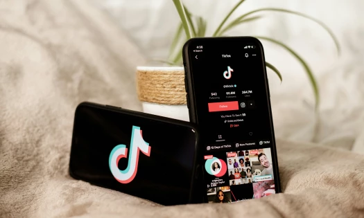 TikTok apps on cellphones