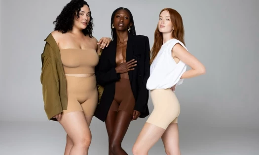 Women of color modeling Get Noosh AIR Summer Essentials