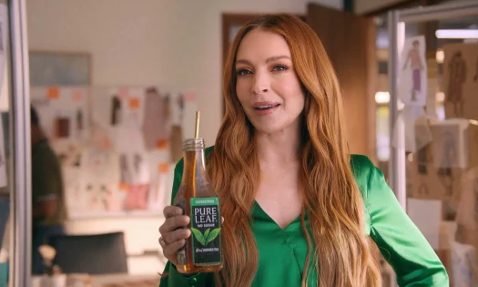 Lindsay Lohan holding up Pure Leaf