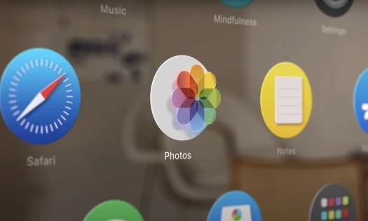 Icons displaying the iOS 26's new Liquid Glass design
