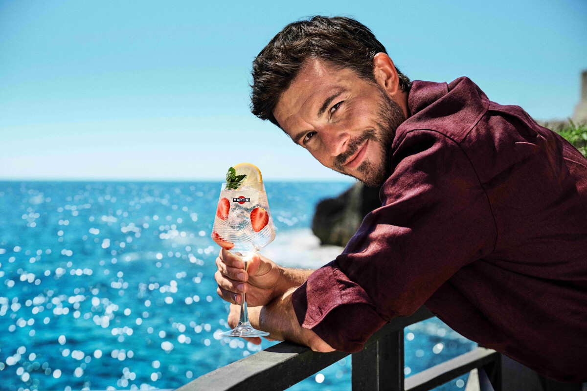 Martini’s Star Move with Jonathan Bailey Redefines Its Summer Marketing