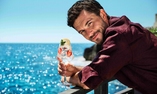 Jonathan Bailey Holds a Glass of Martini