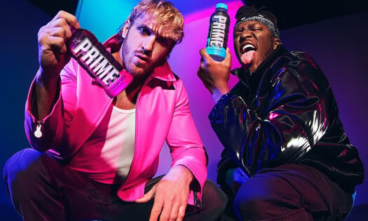 Logan Paul and KSI holding Prime bottles