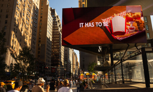 A Heinz OOH billboard comparing fry containers to the Heinz logo