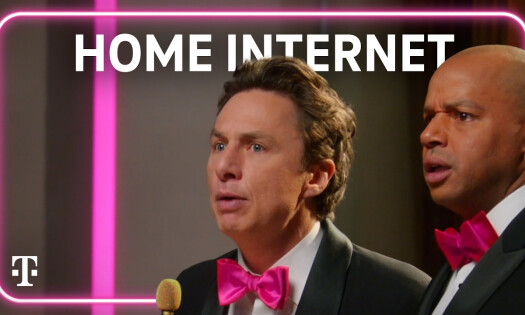 Zach Braff and Donald Faison wearing suits in the Oscars