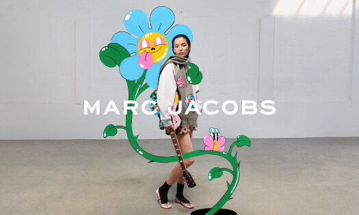 A woman carrying the Gibson x Marc Jacobs guitar