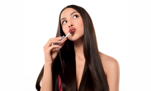 Olivia Rodrigo with Lancôme's Lip Idôle Juicy Treat