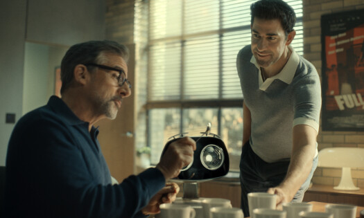 John Krasinski and Steve Carell in the living room