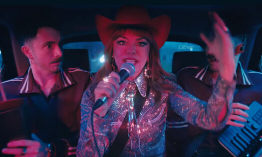 Shania Twain singing from the backseat of an Uber