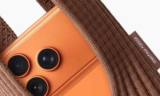 A promotional photo for the iPhone Pocket in orange and brown with the ISSEY MIYAKE tag
