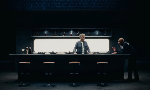 Gordon Ramsay and Dr.Dre by a kitchen island