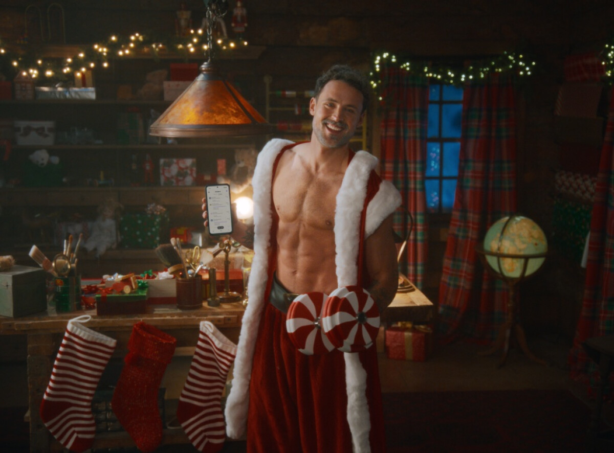 Yahoo’s ‘YaHoHoHo’ Ad With Dylan Efron Exposes What Holiday Ads Get Wrong