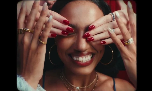women with zales diamond jewelry