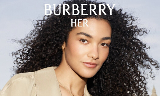 Olivia Dean out in London