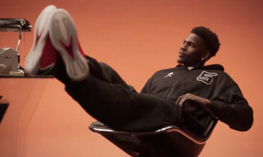 Anthony Edwards putting his feet up