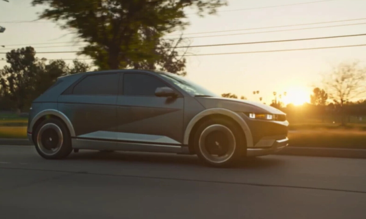 Hyundai Commercial: For Every Family (slide 3)