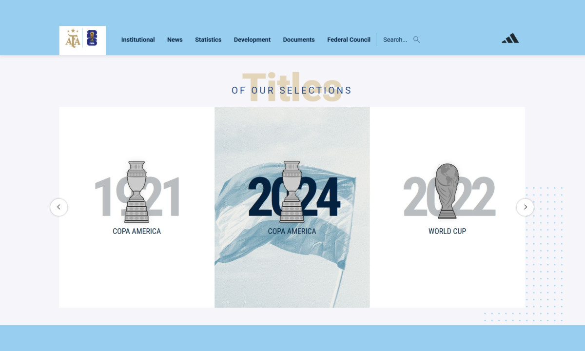 Webpage displays a carousel of Argentine football trophies.