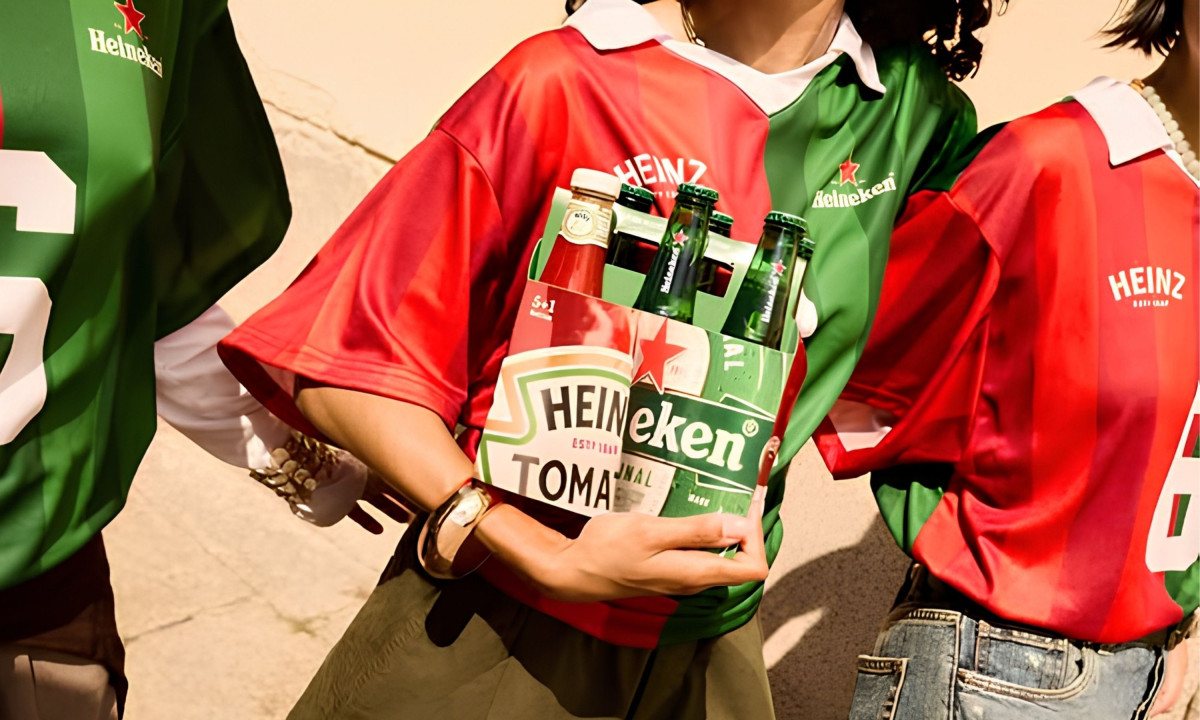 People wear split-color jerseys while holding the mixed six-pack.