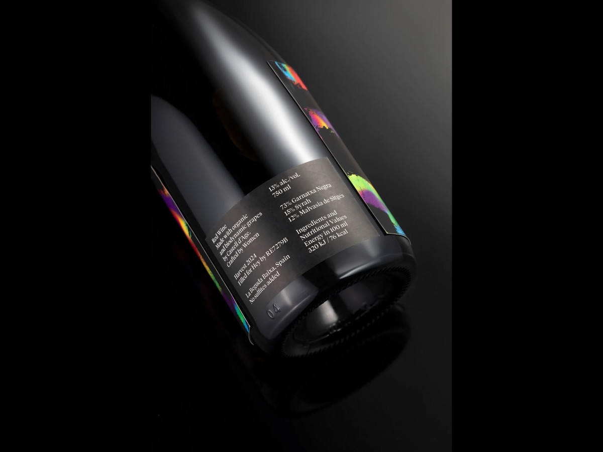 Vi Negre wine bottle back label.