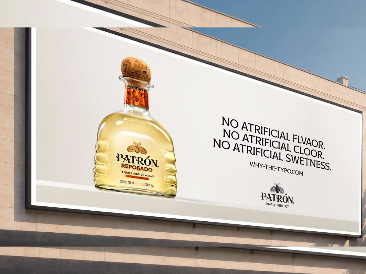 Patrón billboard with misspelled words.