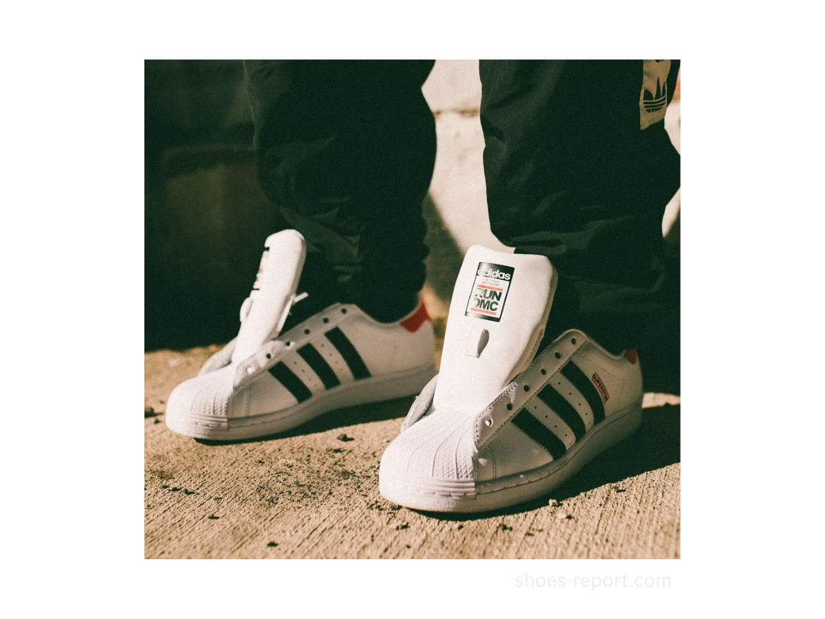 adidas Logo (slide 7)