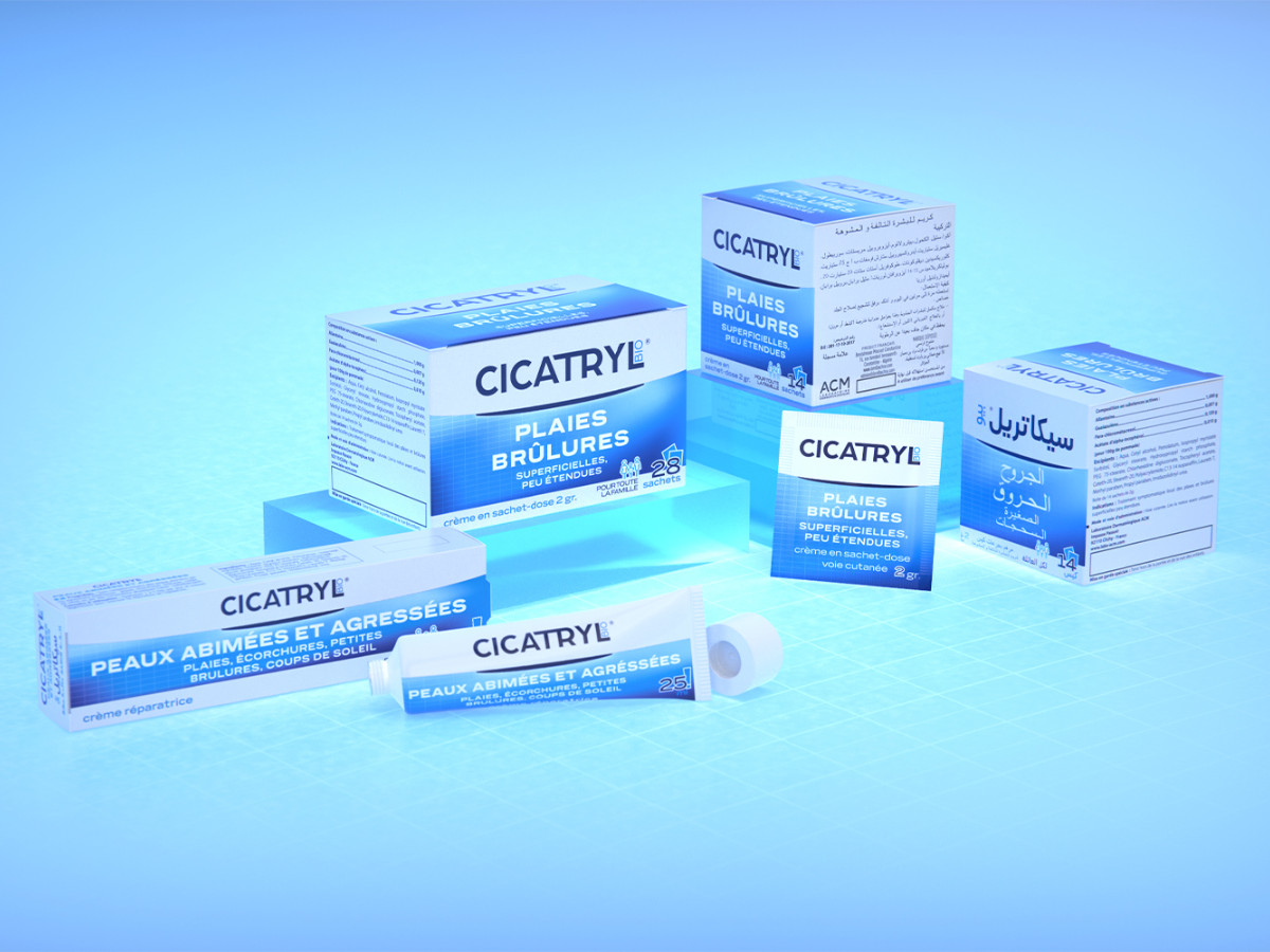 Cool blue gradient packaging for the wound-care line, shown in French and Arabic variants.