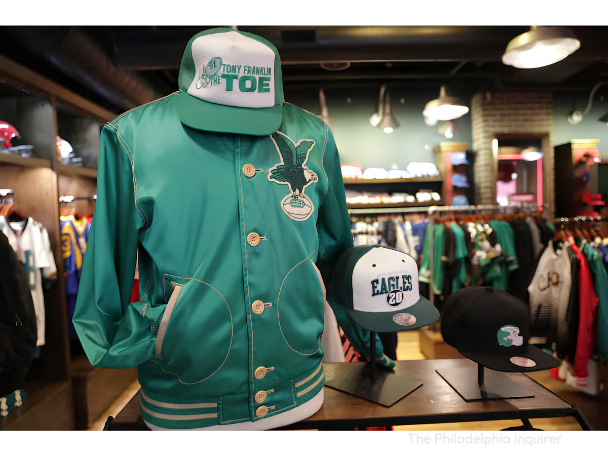 Philadelphia Eagles Logo History (slide 11)