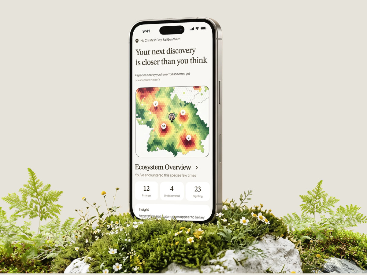 Wildtrace app showing a geographic insect discovery map.