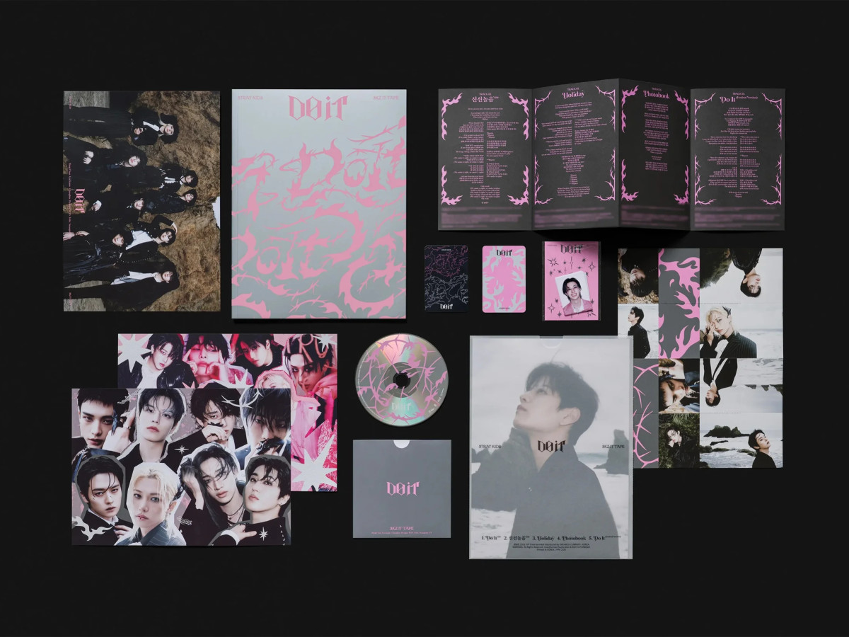 Stray Kids 'DO IT' full album packaging inclusions layout.