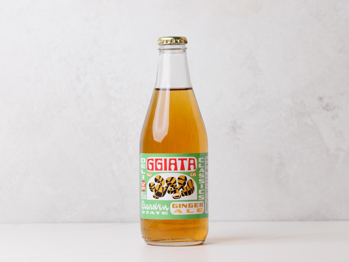 Glass bottle of Ggiata Garden State Ginger Ale.