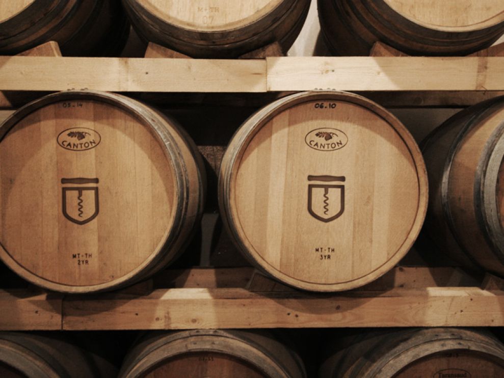 Léon Courville Vigneron Clean Packaging Design