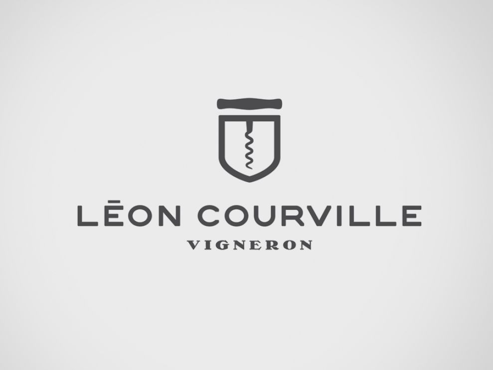 Léon Courville Vigneron Top Logo Design