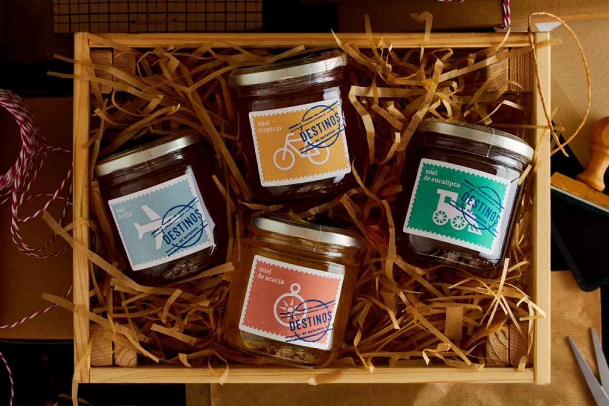 Naturval Destinos honey packaging design.