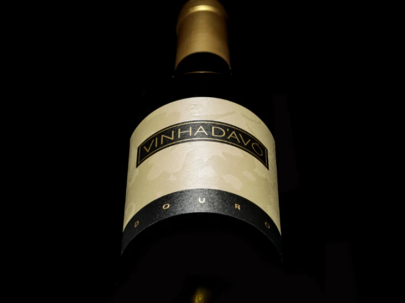 Vinha d'Avó packaging design by Mano Brito.