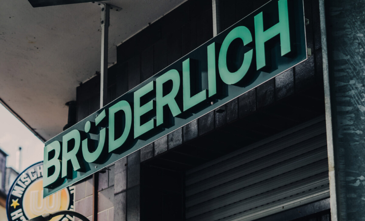 Brotherly Restaurant exterior sign by just<less®.