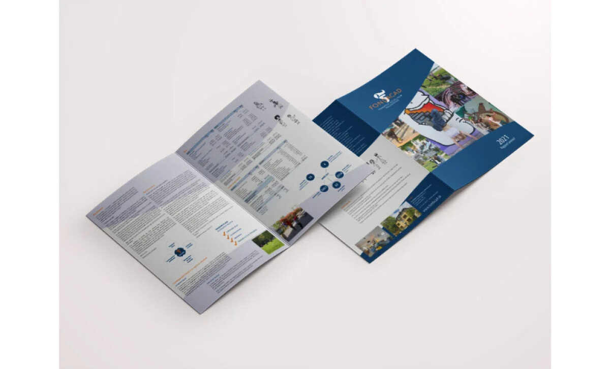 the inside layout of the FondAcAd brochure, showcasing text and imagery.