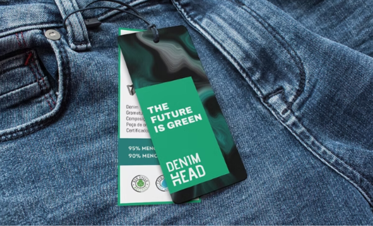 Denim Head tag by coLabora Estúdio.