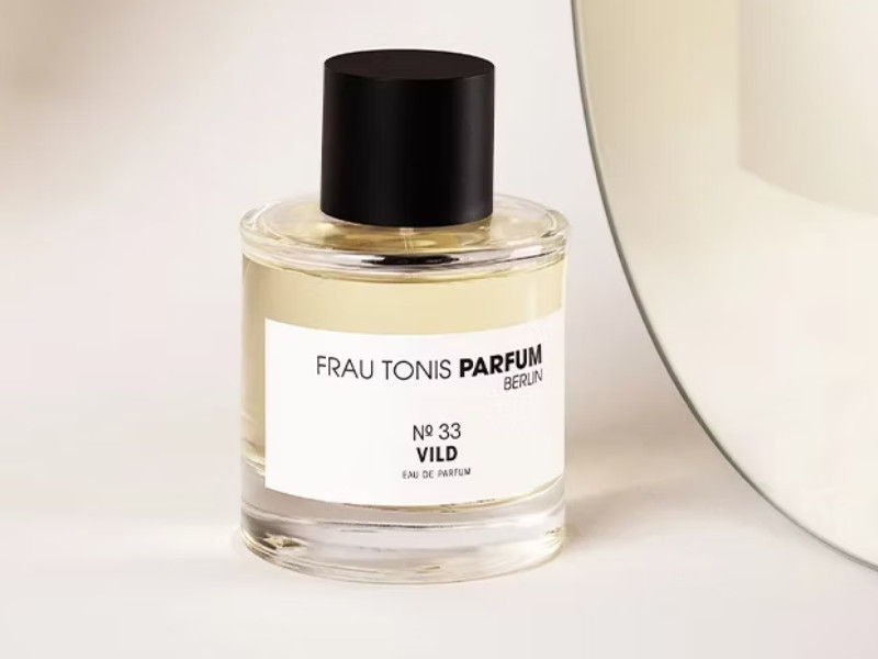 Frau Tonis Parfum packaging design by Contacto Studio.