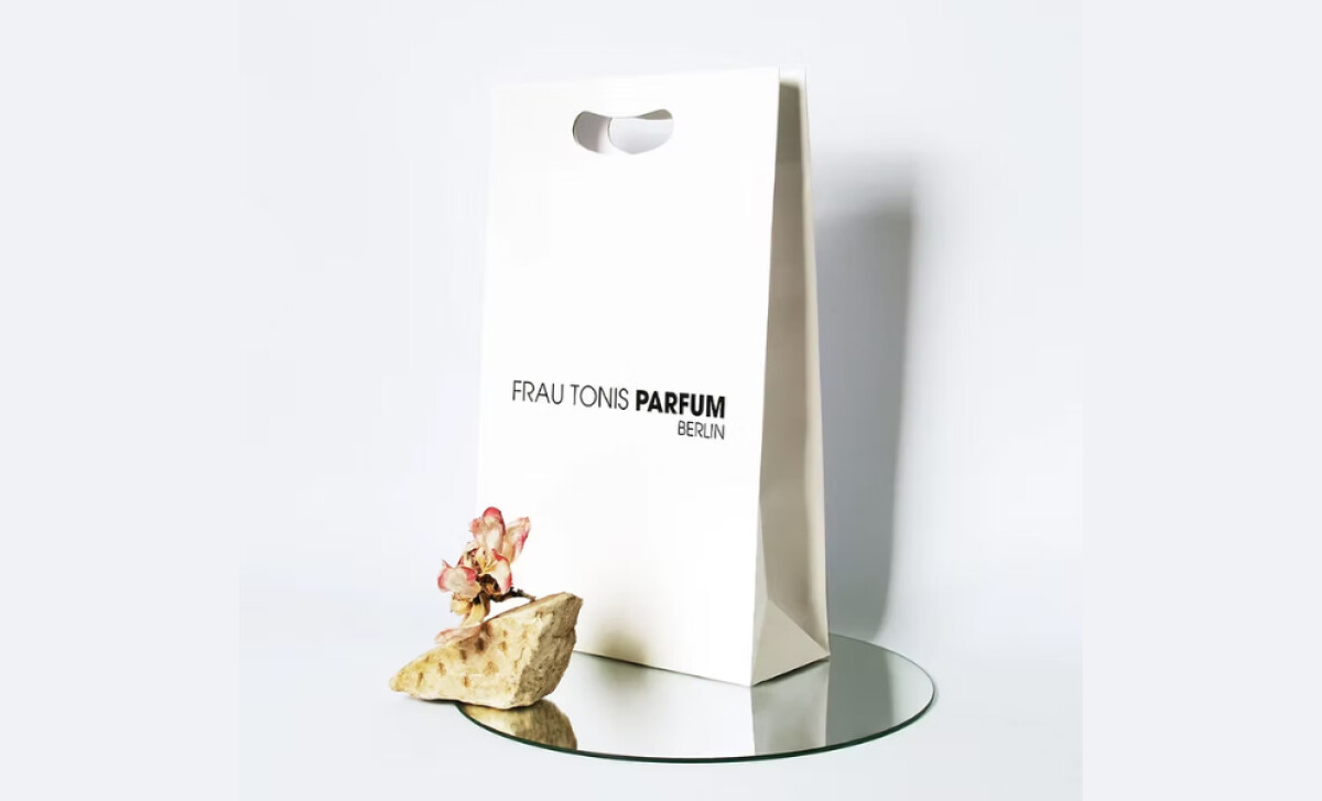Frau Tonis Parfum paper bag by Contacto Studio.