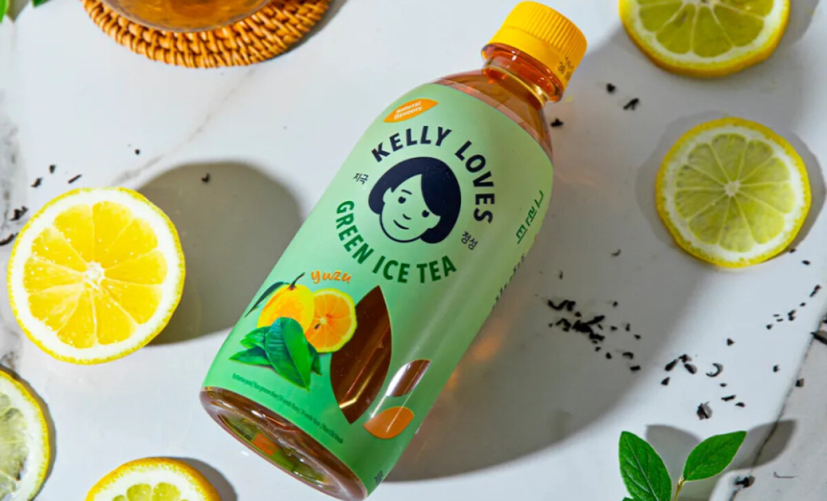 Bottle of Kelly Loves Green Ice Tea with yuzu and lemon slices by Without Studio.