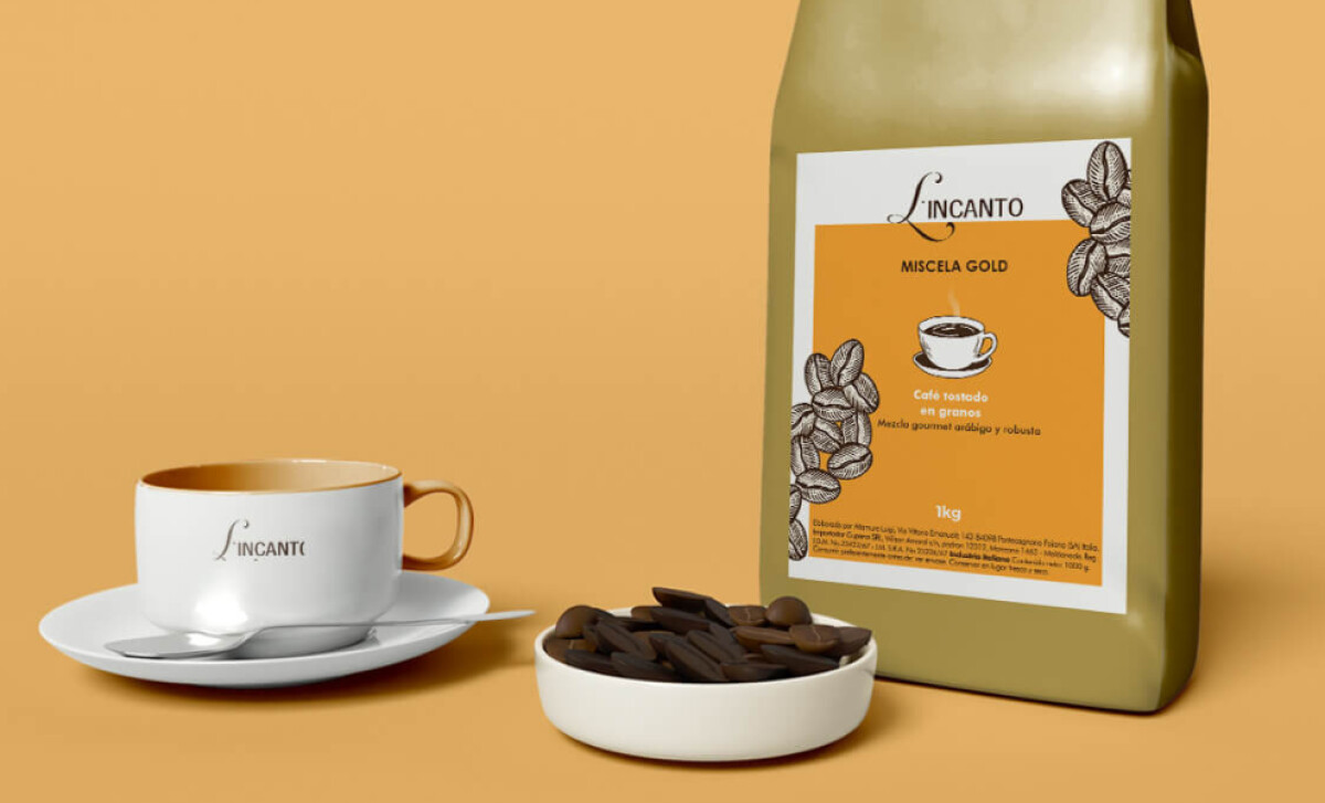 L’Incanto Miscela Gold coffee bag with branded cup and saucer.