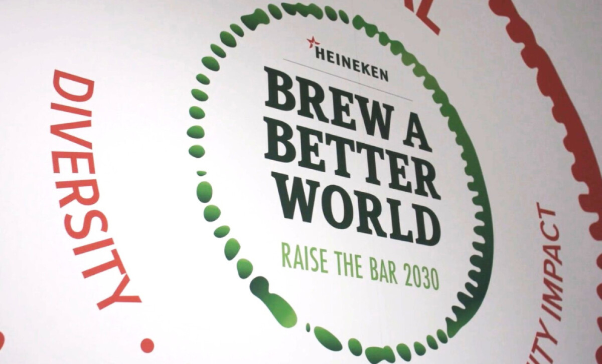 An angled close-up view of the dimensional Heineken "Brew a Better World" sign by Coolgrey.