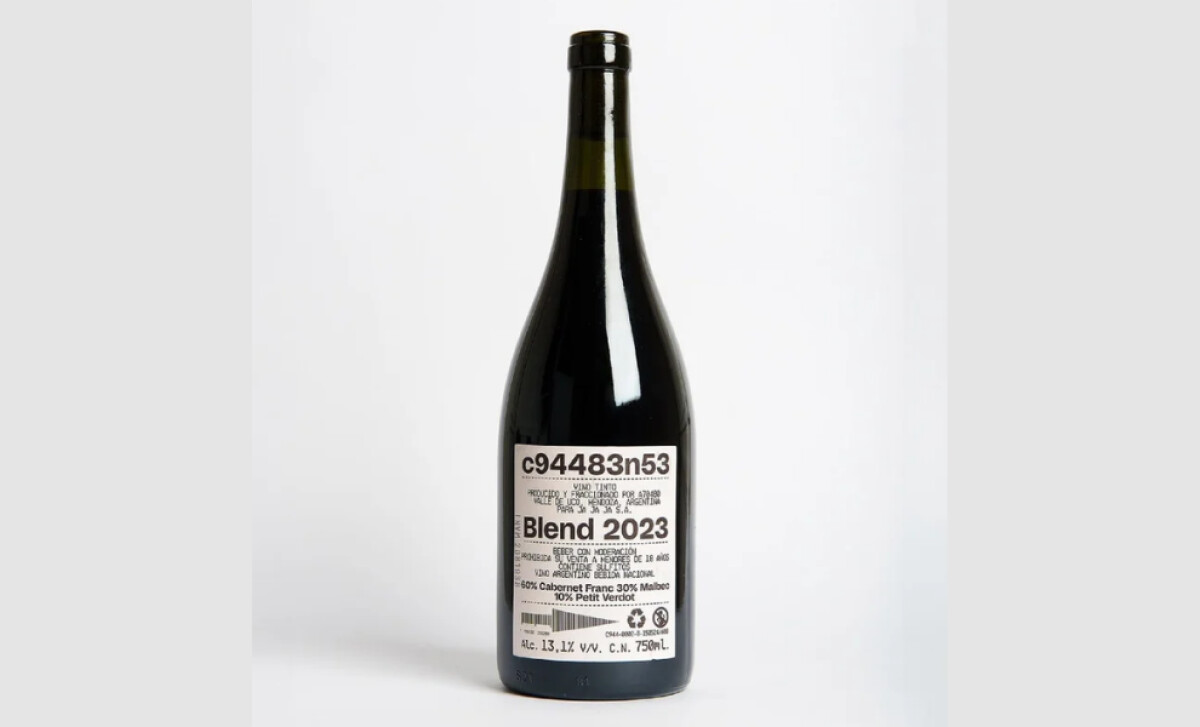 c94483n53_BLEND packaging variation by At Heart Studio.