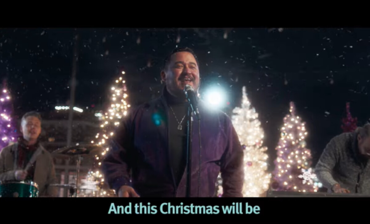 Helmer Noel performs "This Christmas'' (slide 3)