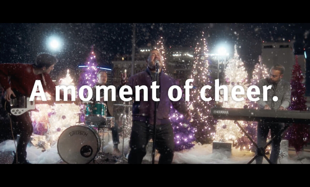Helmer Noel performs "This Christmas'' (slide 4)